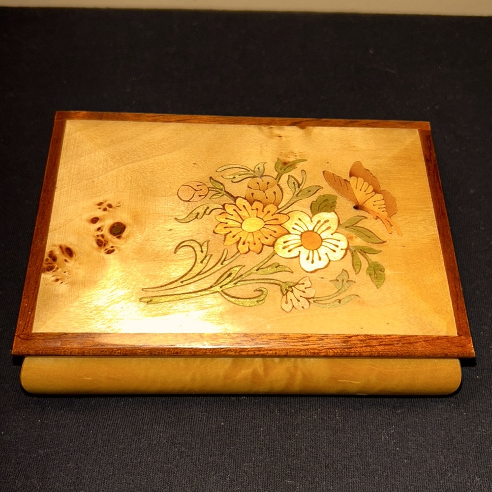 Wooden Inlaid Music 🎼 Box
